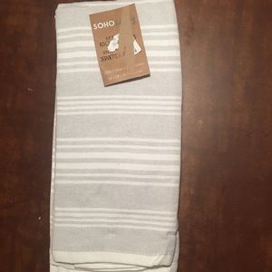 NWT SOHO living towels set of 2 dish towels